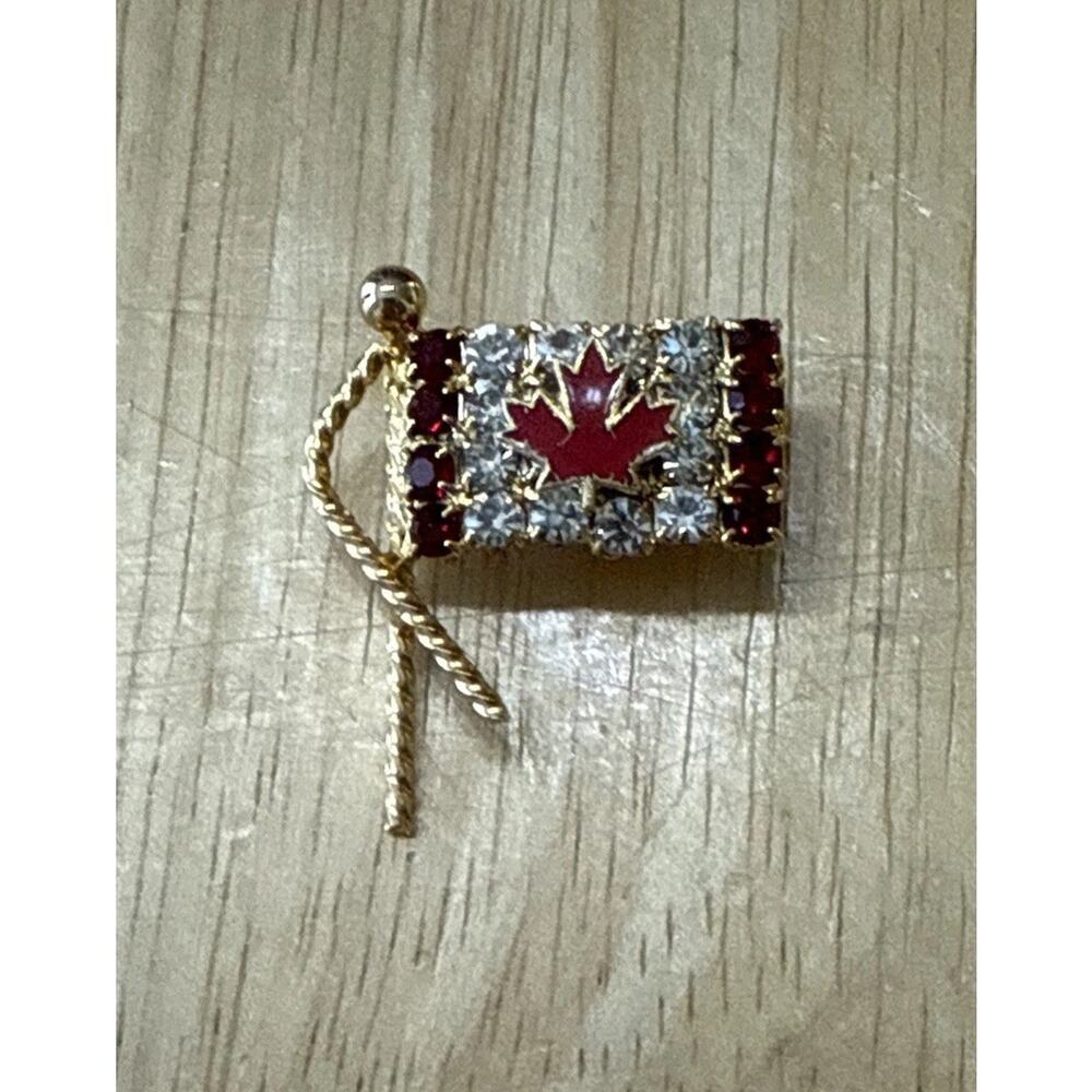 Vintage Canadian‎ Flag Red & Clear Crystal Embellished Brooch EUC - Picture 2 of 4